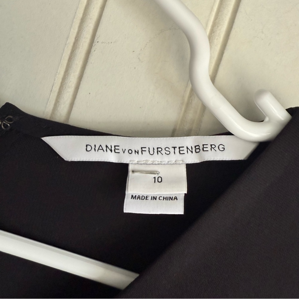 Diane von Furstenberg Size 10 Black Ponte Jeannie V-neck Flared Dress - Picture 4 of 5